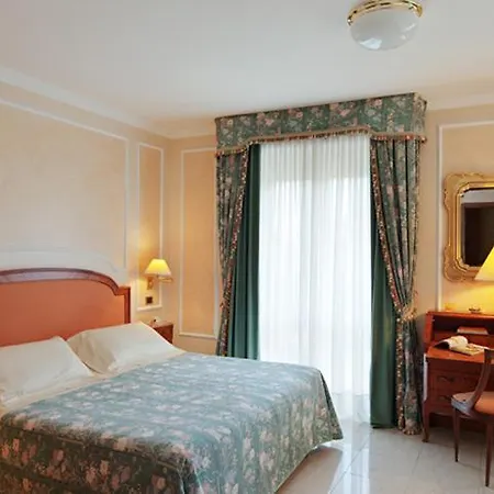 Готель Grand Bristol Стреза