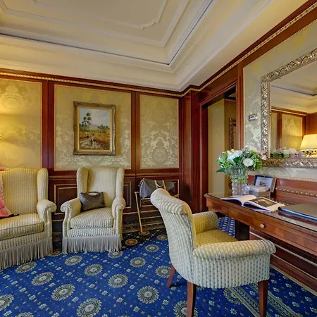 Готель Grand Bristol 4*